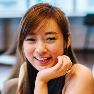 Écran connecté affichant des conseils santé en cabinet médical